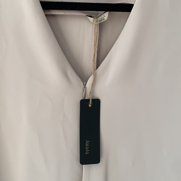 Aakasha Cream Front Zipper Playsuit Size Large (NWT) - Picture 9 of 11